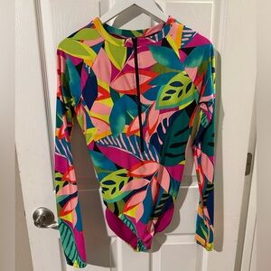 Women’s Trina Turk Multicolor Rainforest Leaf Print Rash guard Swimsuit. Large!